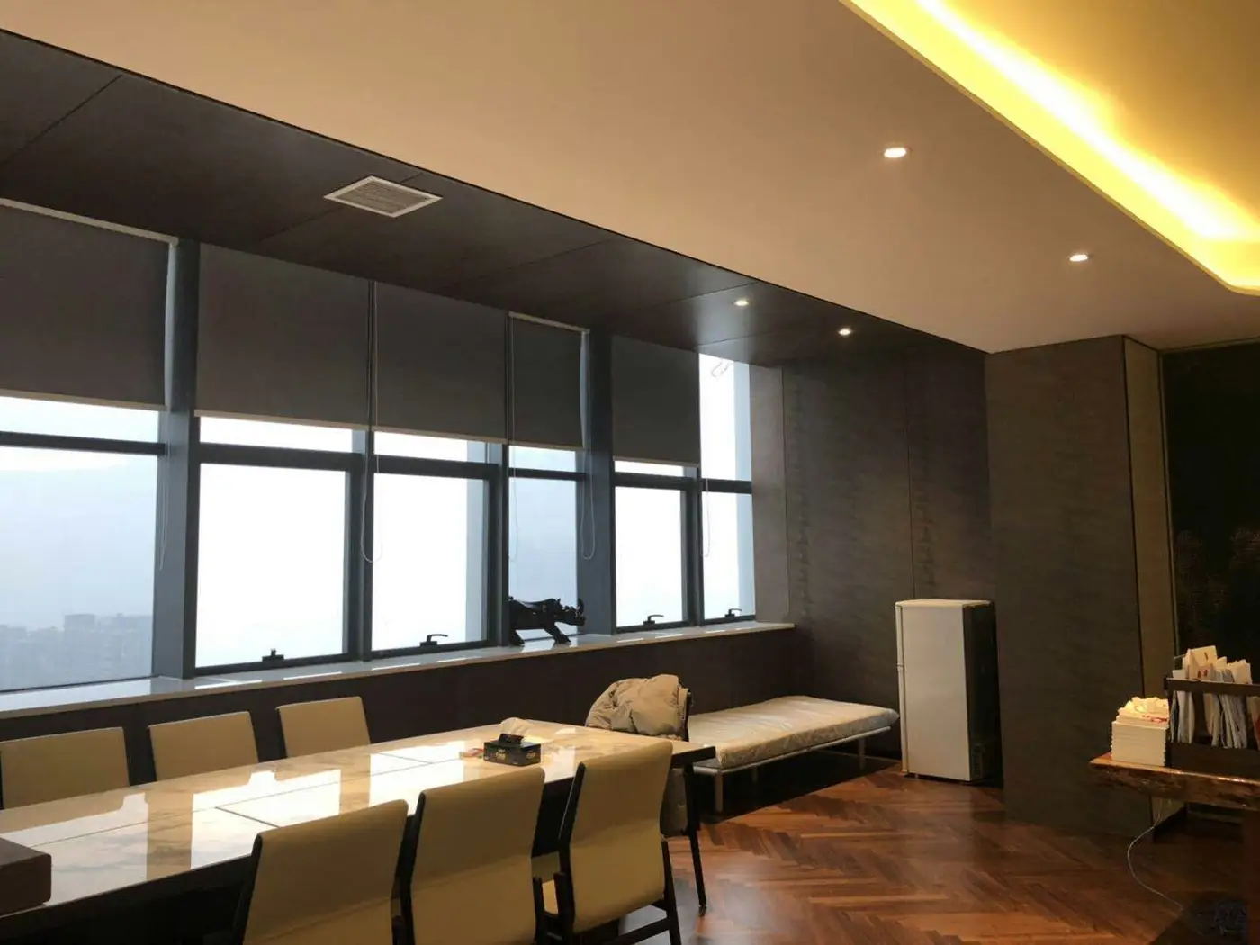雁塔区华夏建工办公楼1800㎡实木多层贴影木木皮烤漆全屋定制图片2
